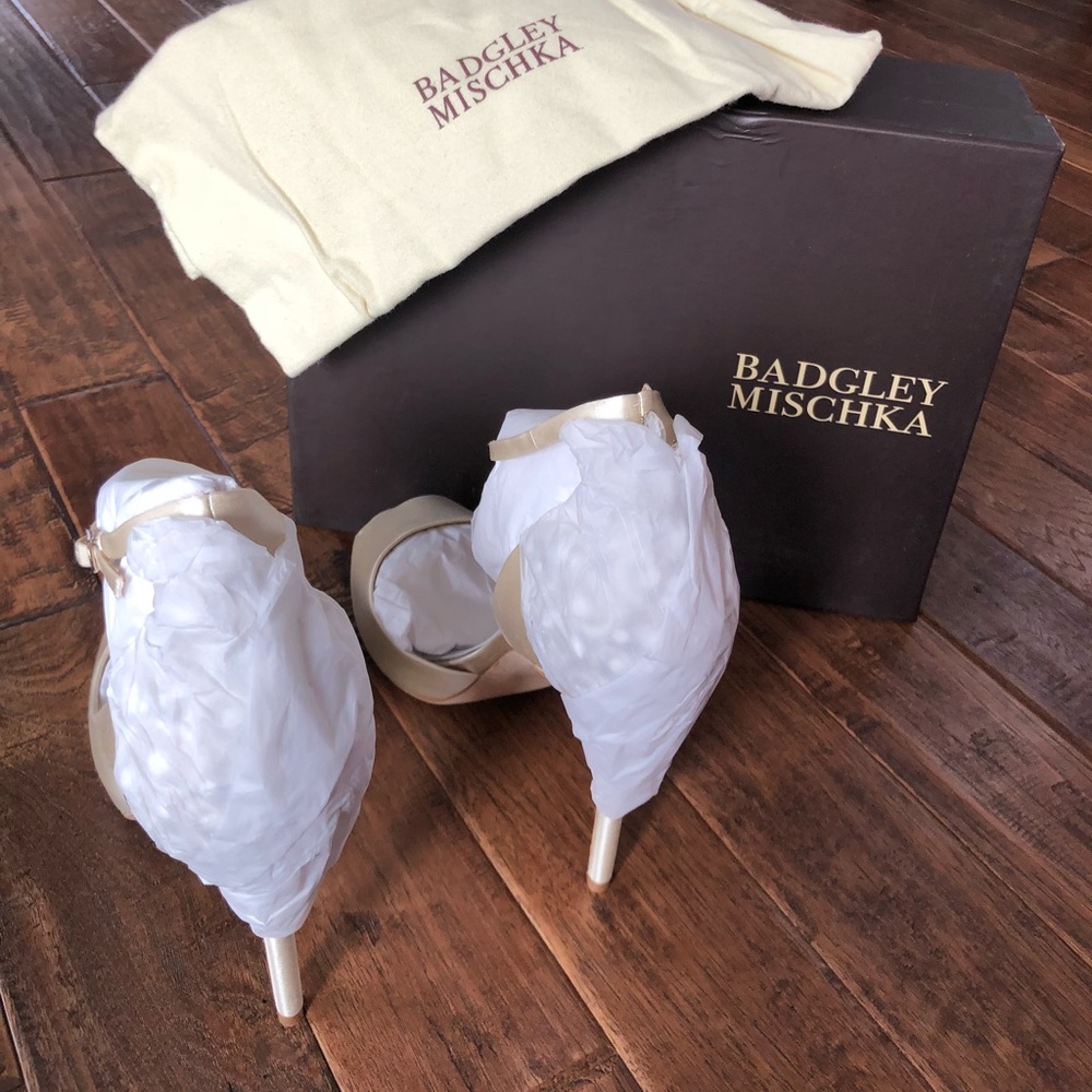 NIB Badgley Mischka Karson Crystals Peep toe Pumps - Picture 5 of 8